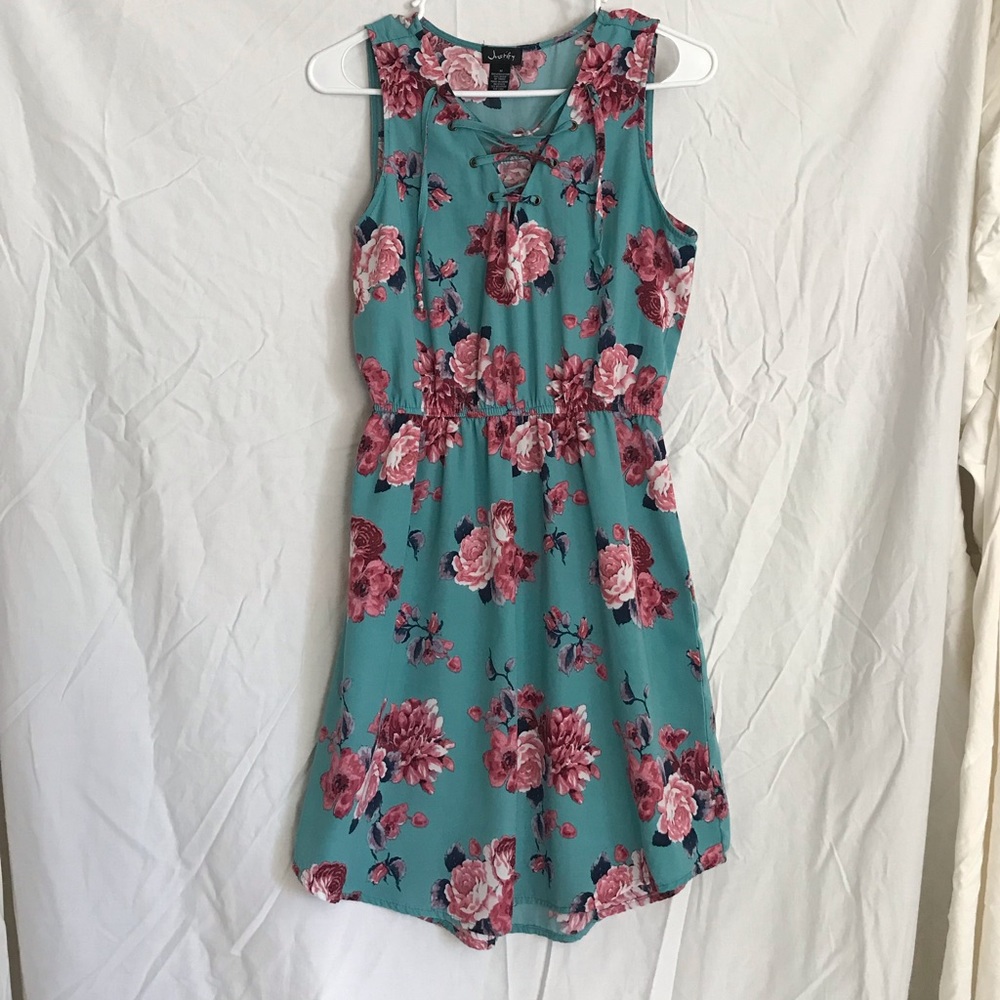 Juniors casual floral print dress size M